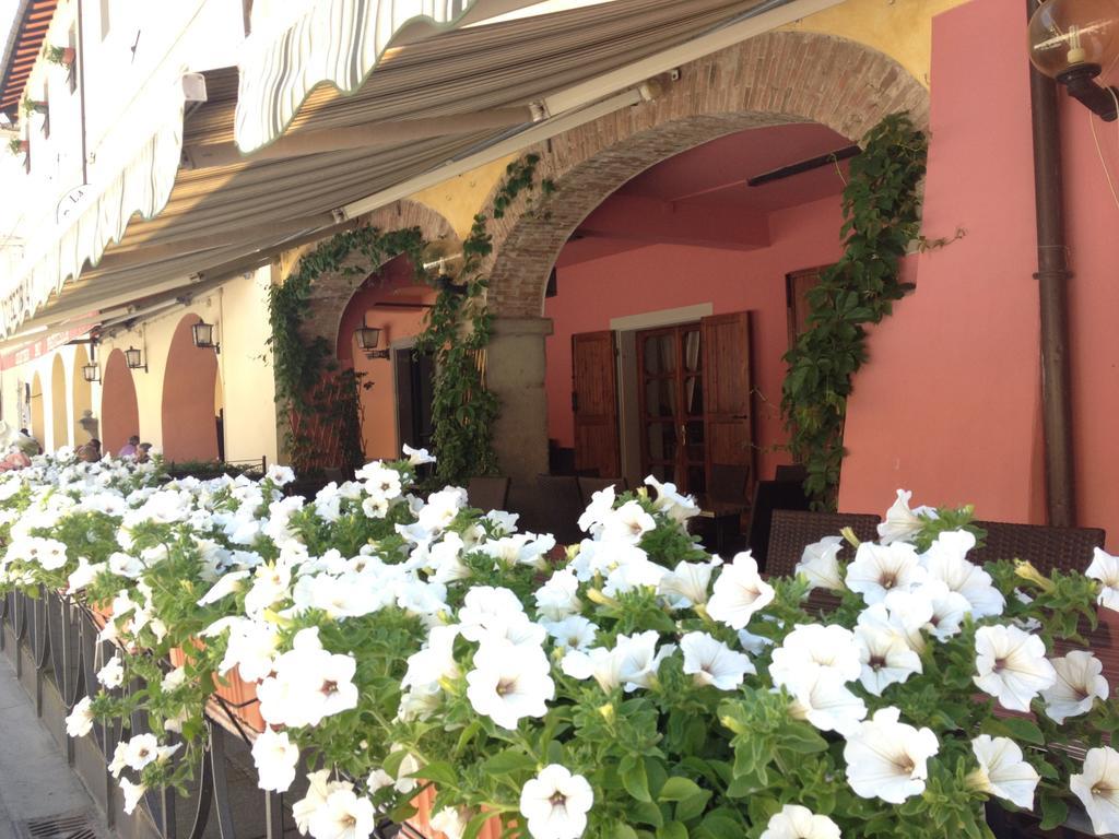Albergo Ristorante La Rocca Firenzuola Exterior photo